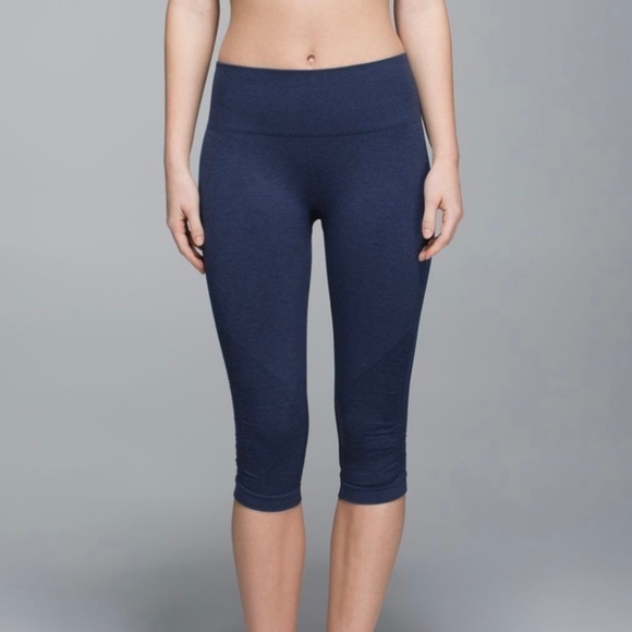 Sz4 Lululemon In The Flow Crop II in heathered deep navy EUC - Picture 3 of 13